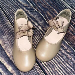 Capezio Tele Tone Tap Girls Size 11 1/2 M Tan Pre-owned Excellent No Box